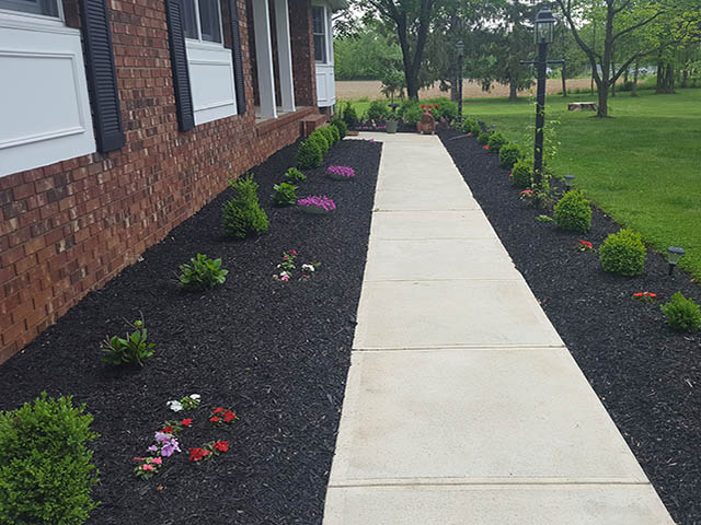 santini landscaping image