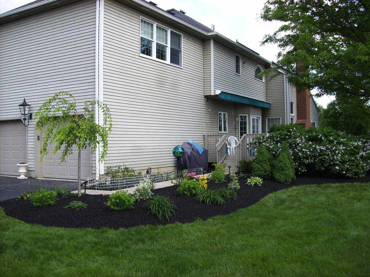 santini landscaping image