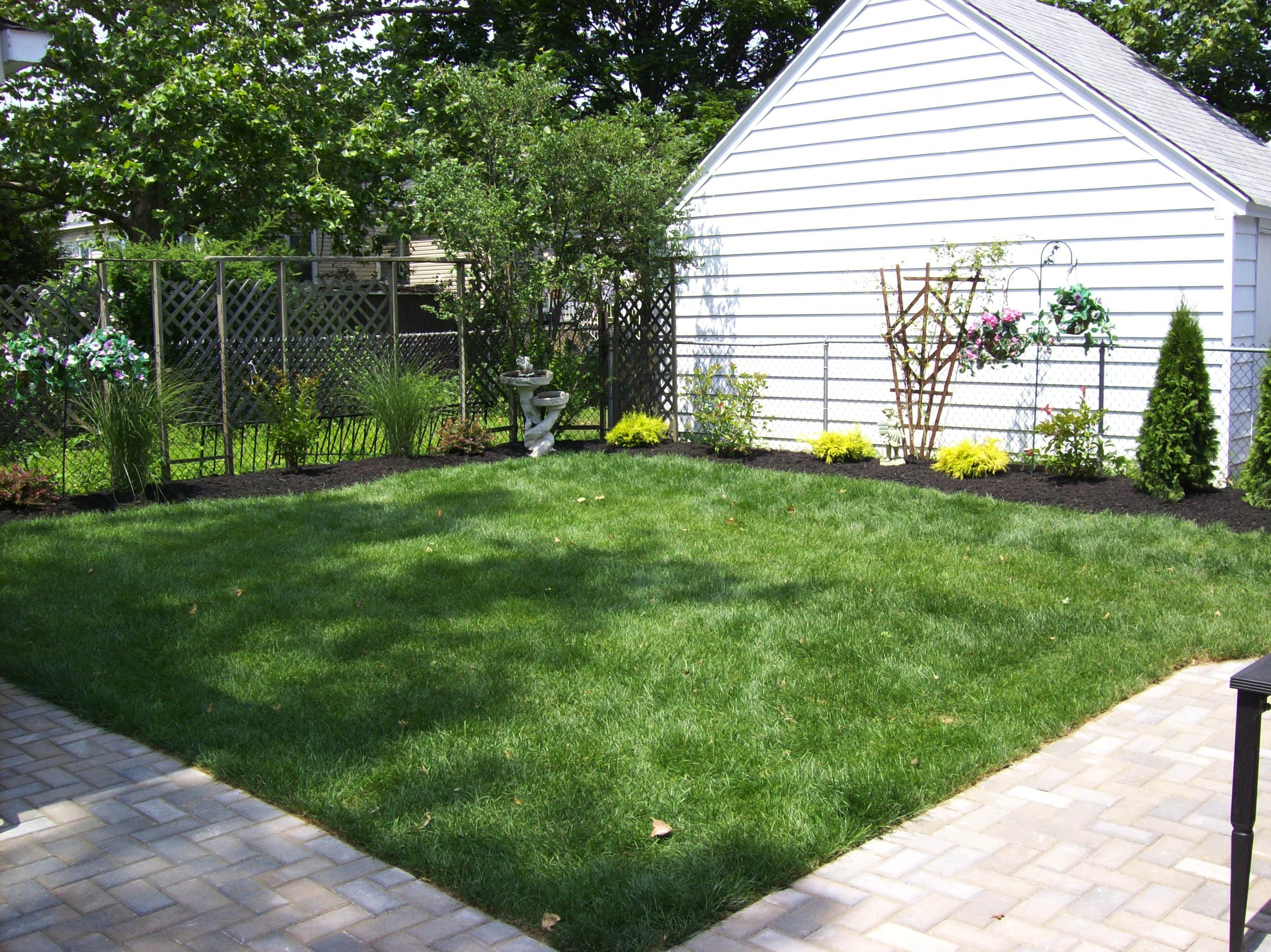 santini landscaping image