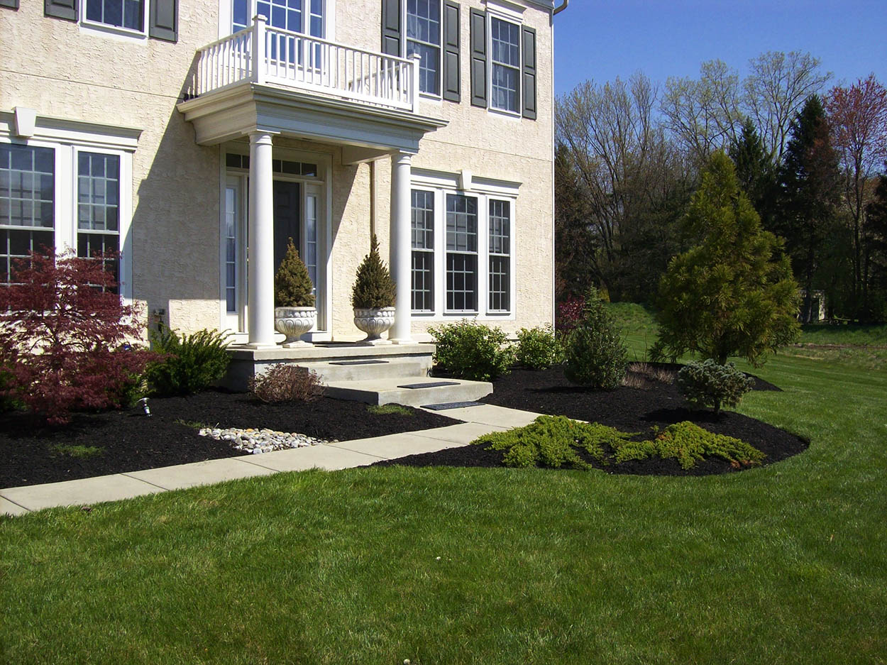 santini landscaping image